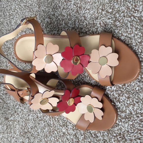 Michael Kors 'Kit' Flower Leather Stacked Heels, Size 8.5 - Picture 2 of 8